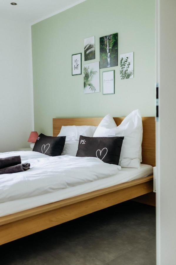 Pakito: Kassel Zentrum - Balkon - Geraeumig - Modern Esterno foto