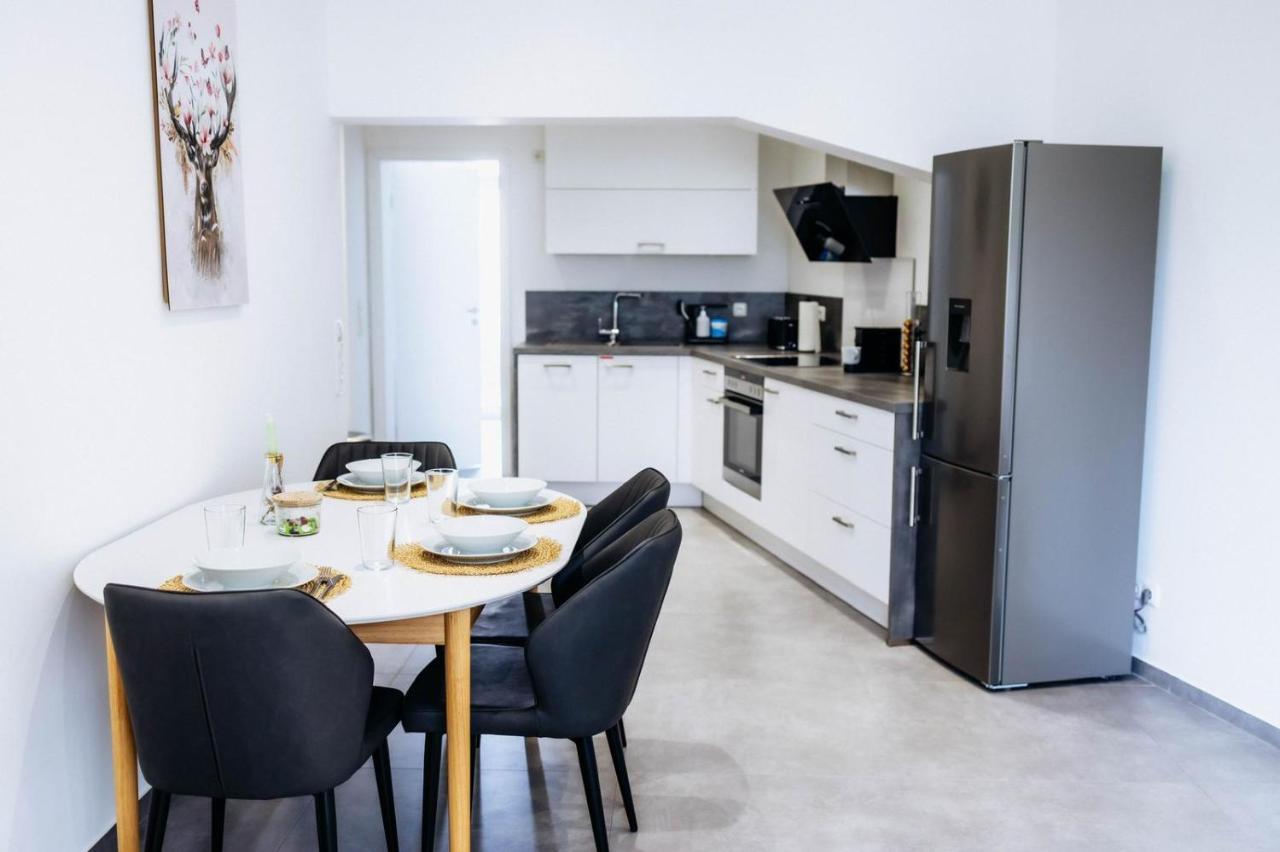 Pakito: Kassel Zentrum - Balkon - Geraeumig - Modern Esterno foto