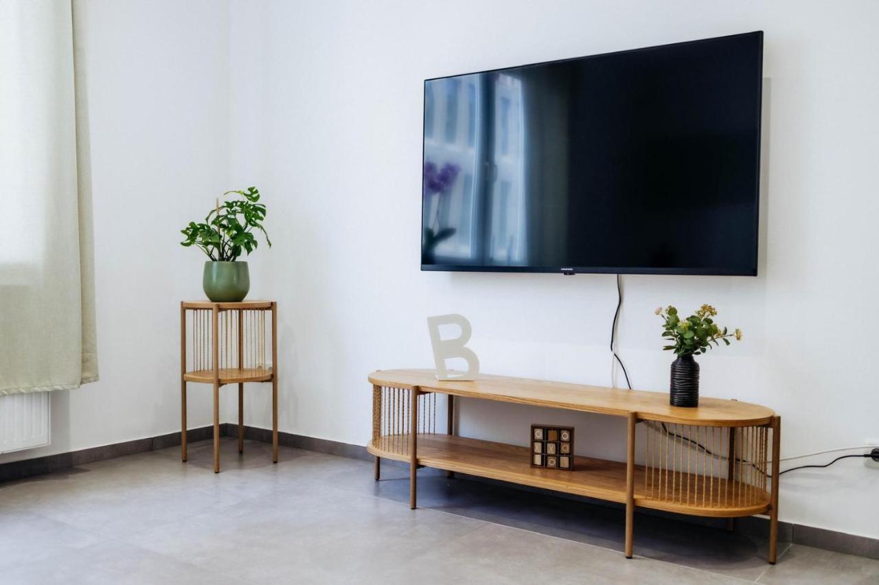 Pakito: Kassel Zentrum - Balkon - Geraeumig - Modern Esterno foto
